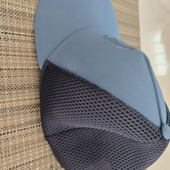 Lululemon hat - Picture 4 of 7